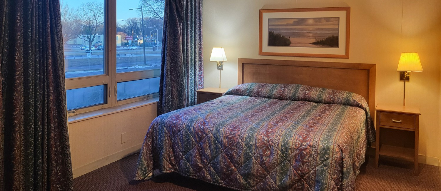 Spacious And Comfortable Guestrooms At Roosevelt Inn